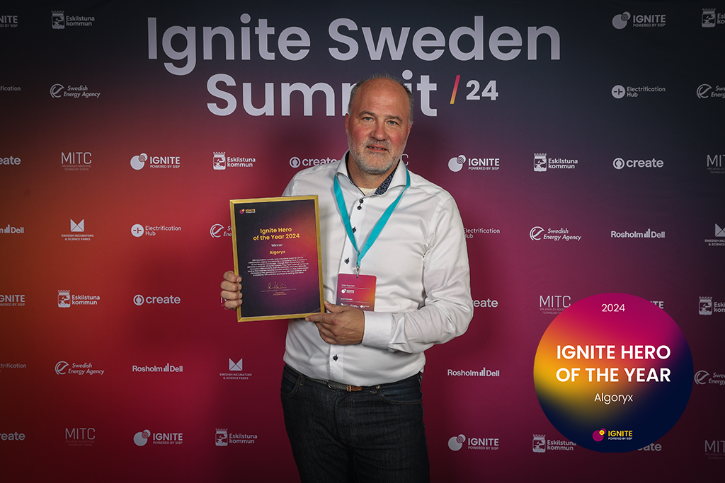 Urban Wikman, business director at Algoryx, received the Ignite Hero of the Year Award at the Ignite Sweden Summit 2024. 